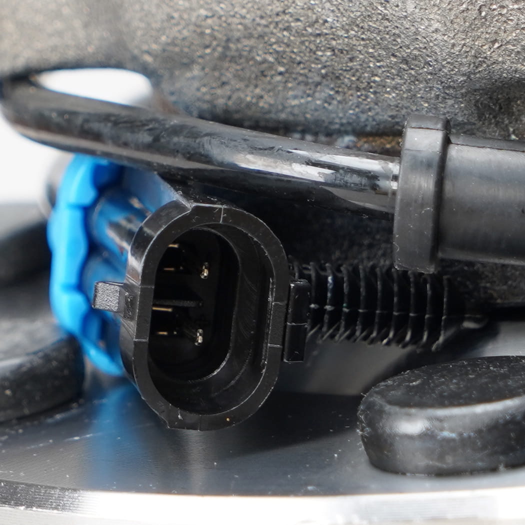 HANHUB 515086 Front Wheel Hub and Bearing Assembly Compatible with Chevy Avalanche 2500 Silverado 1500 HD Classic Silverado 2500 Silverado 2500 HD Classic Suburban 2500 Sierra 1500 HD Classic Sierra 2500 Sierra 2500 HD Classic Yukon XL 2500 Replaces BR930626 FW786 15064670 15112409 15225751 VIII, Lug